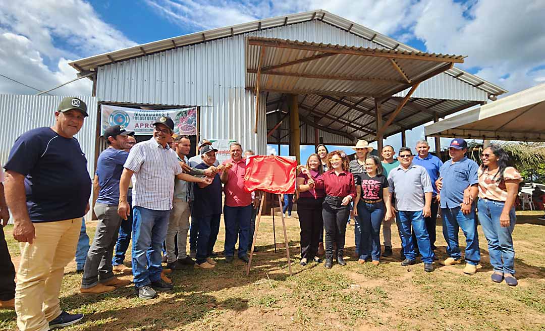 Perpétua e Edvaldo entregam 1ª indústria de beneficiamento de café de Porto Acre a produtores do projeto Tocantins